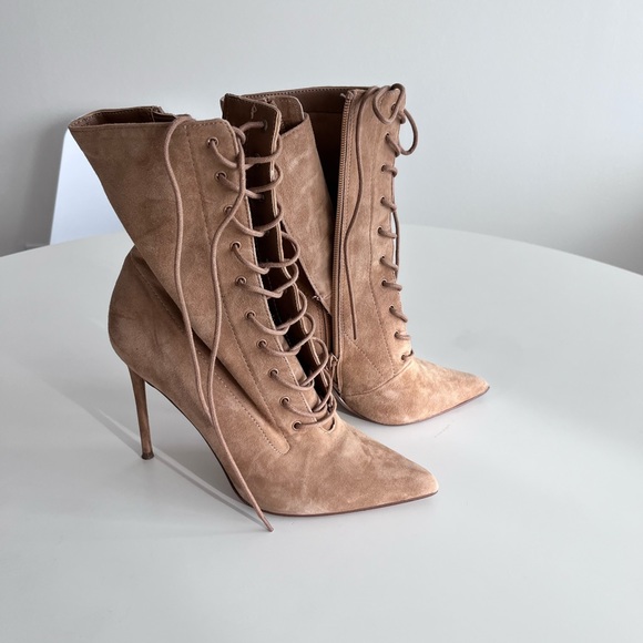 Steve Madden Valencia Boot - Picture 2 of 4
